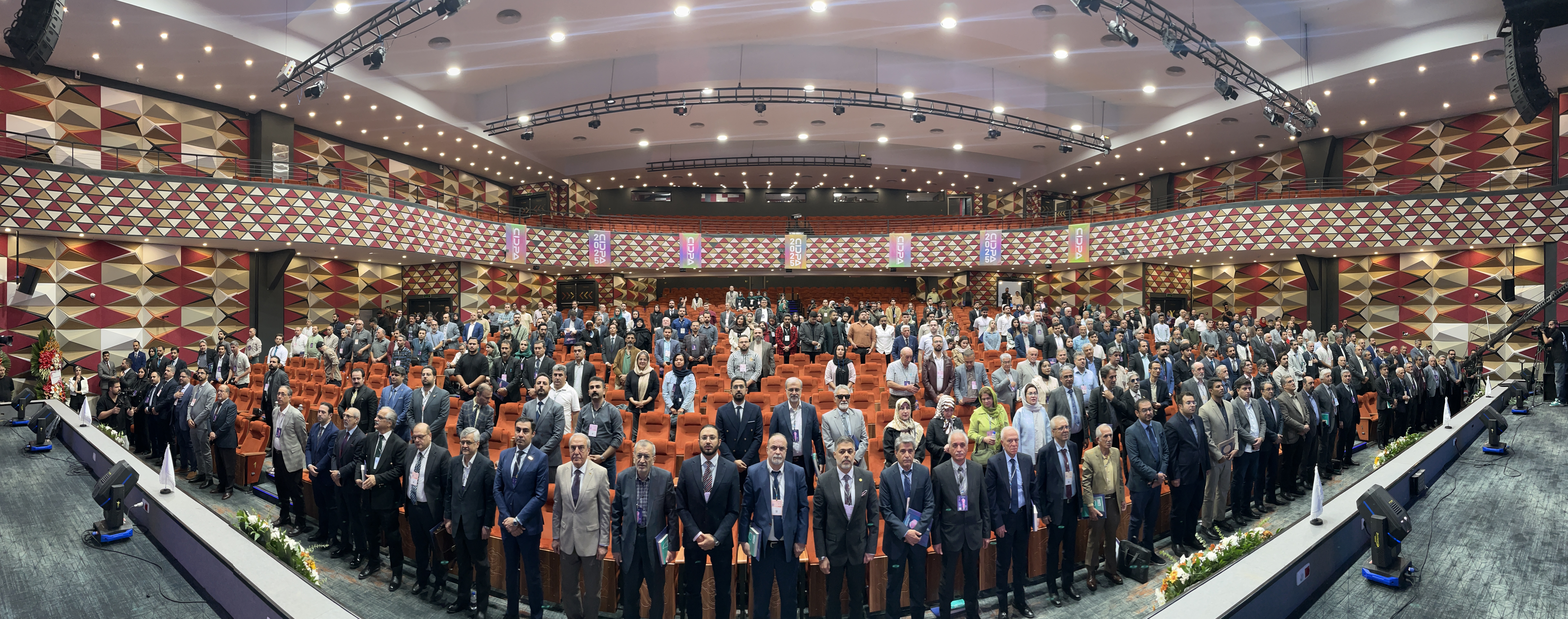 گزارش تصویری آیین افتتاحیه 32 امین کنگره علمی جامعه دندان سازان ایران