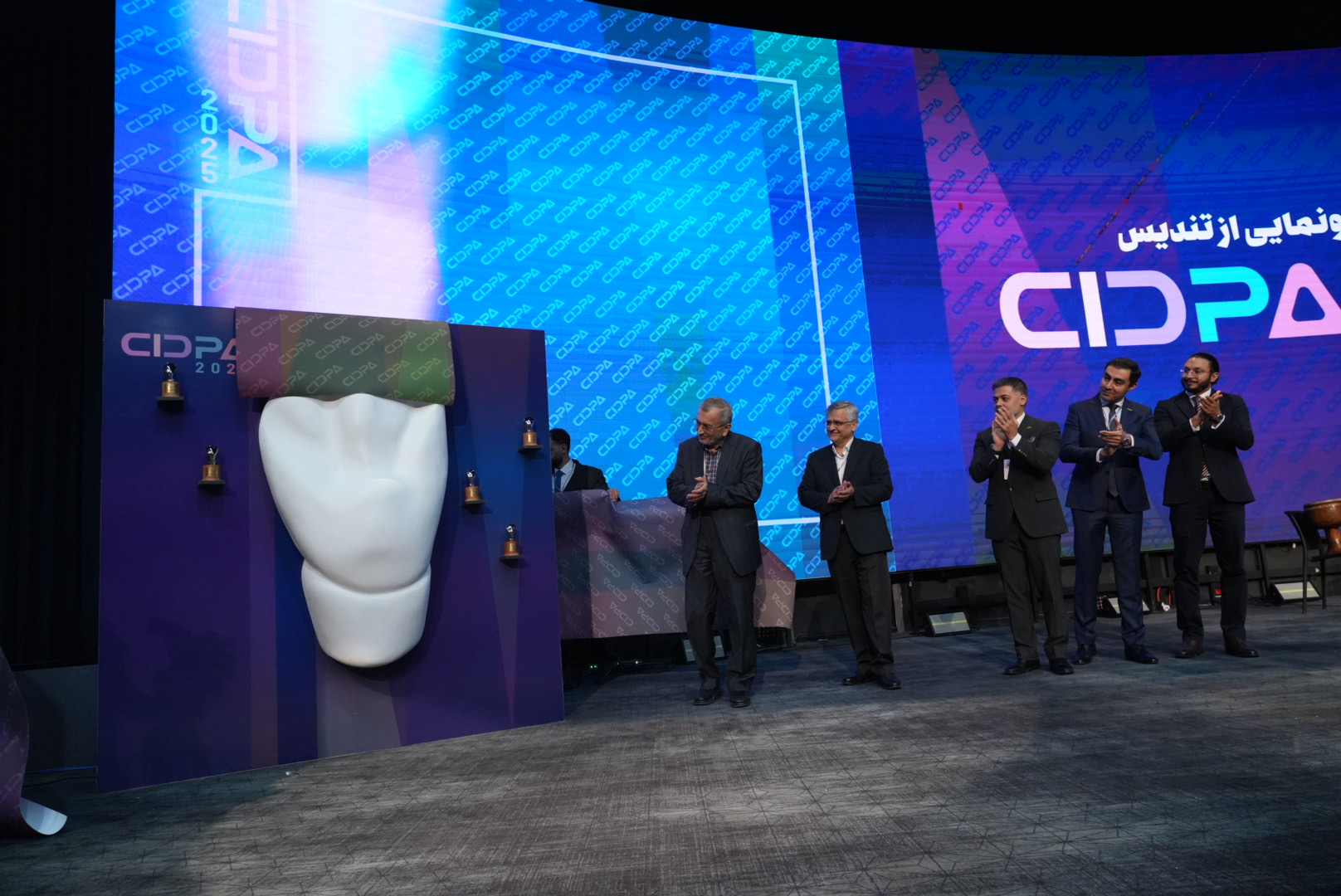 گزارش تصویری آیین افتتاحیه 32 امین کنگره علمی جامعه دندان سازان ایران