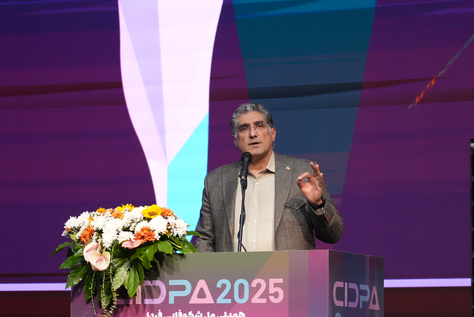 گزارش تصویری آیین افتتاحیه 32 امین کنگره علمی جامعه دندان سازان ایران