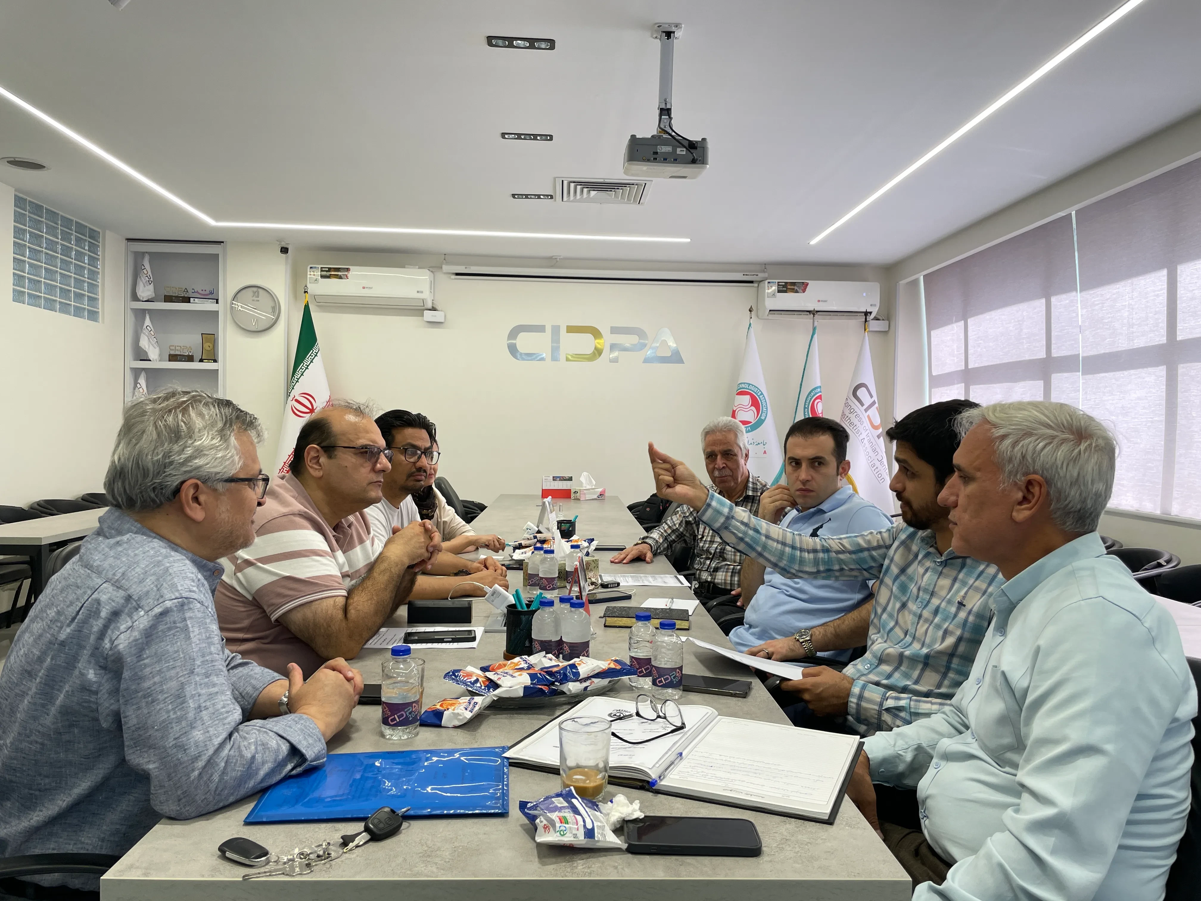 بررسی برنامه‌های آتی انجمن علمی دندانسازی ایران در جلسه هیأت‌مدیره